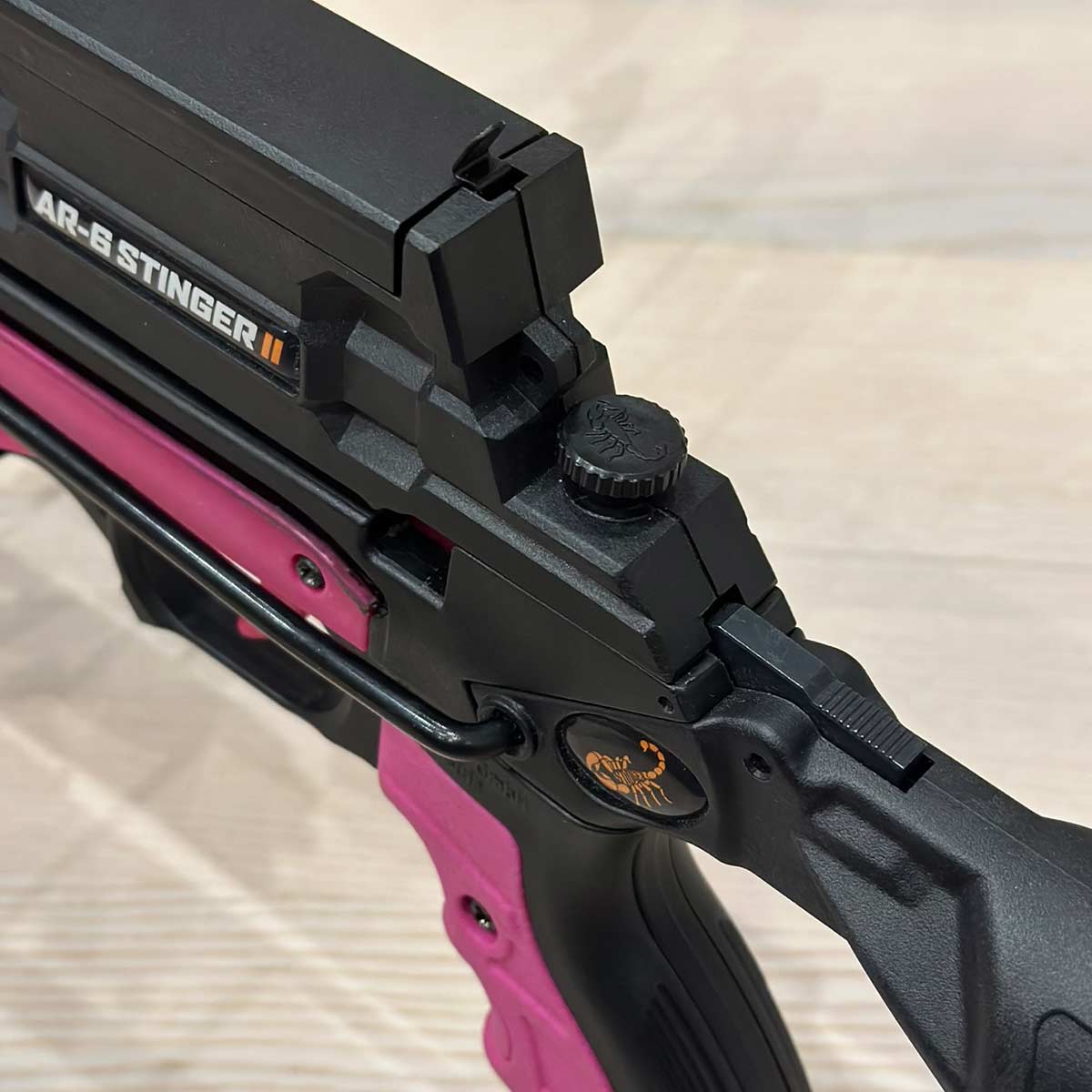 AR-6 –  Rändelschraube für Magazin